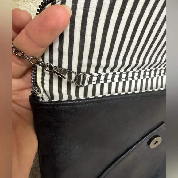 La Diva Italian design envelope Clutch/crossbody with Matte Finish - Picture 5 of 5